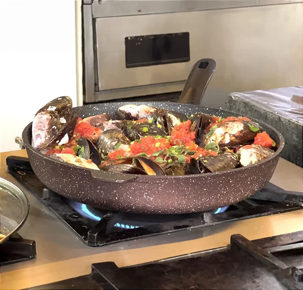 Frigideira Antiaderente 32cm Rosê c/ Tampa de Vidro