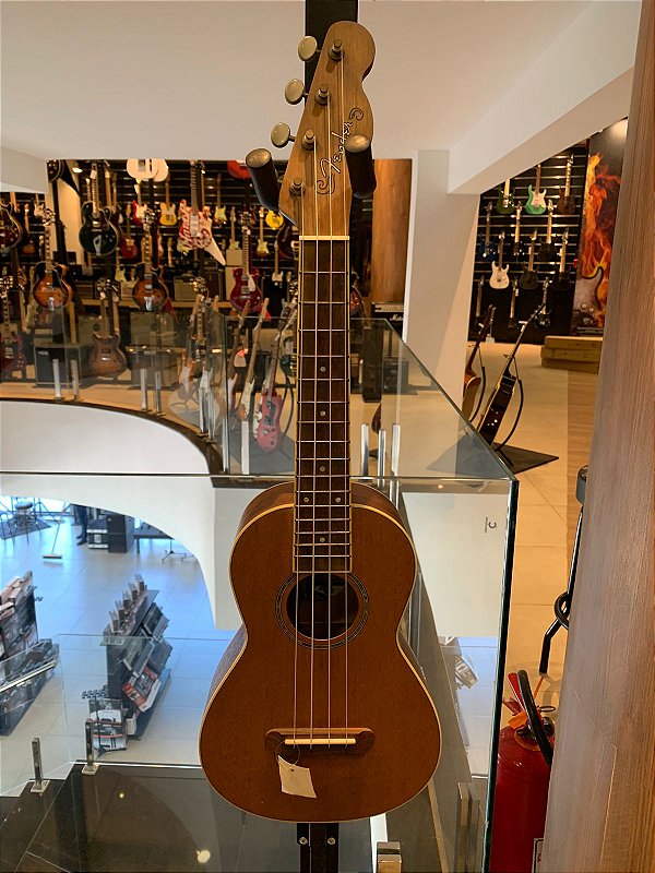 FENDER UKULELE MINOAKA         (OUTLET)