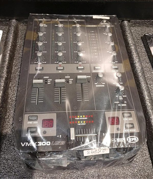BEHRINGER MIXER VMX 300 USB     (OUTLET)