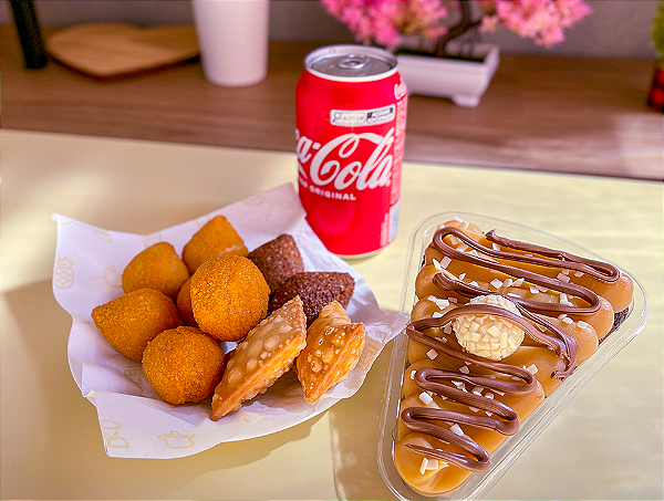 Fatia de Brownie + 10 salgados + Coca 220ml - Delivery