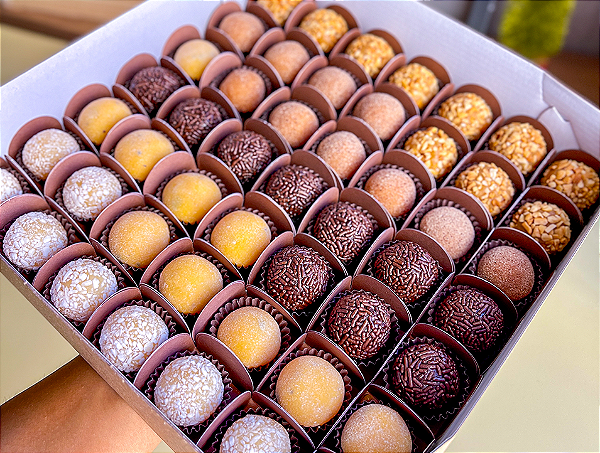 Caixa com 50 doces - Delivery