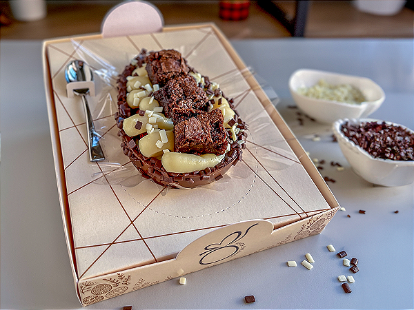 Ovo de Páscoa de Colher Brownie com Ninho