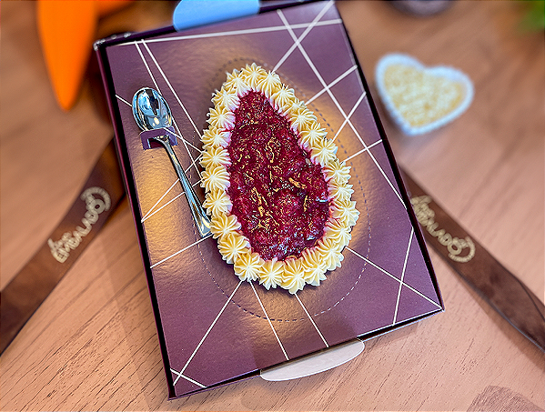 Ovo de Páscoa de Colher Ninho com Frutas Vermelhas