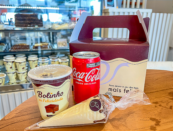 Kit Maletinha – Bolo no Potinho + Cone Trufado + Mini Coca 220ml