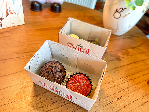 Caixa Natalina com 2 Brigadeiros