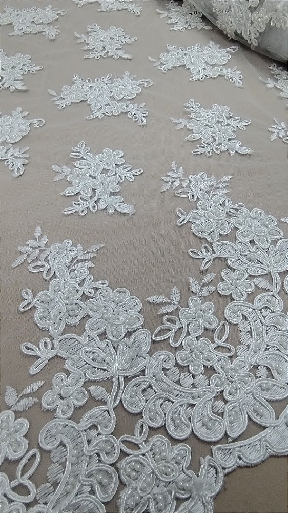 Tule bordado com pérola off white