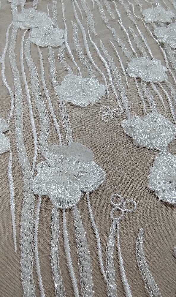 Tule bordado com pedraria off white