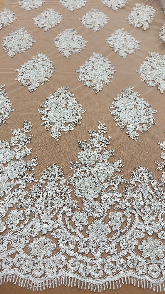 Tule bordado com pedraria off white