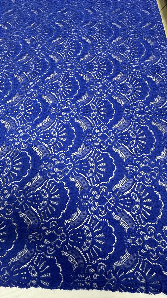Renda de malha sem pedrarias azul royal composição 93% Poliéster 7% Elastano Largura 150 cm