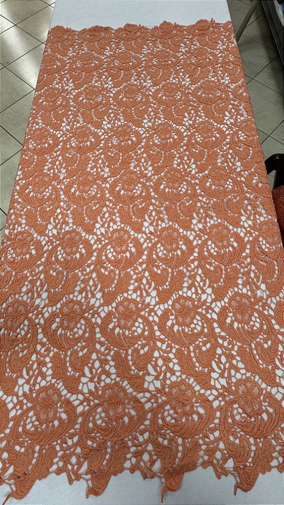 Renda Guipir Coral,largura 130 cm composição 100% Poliéster