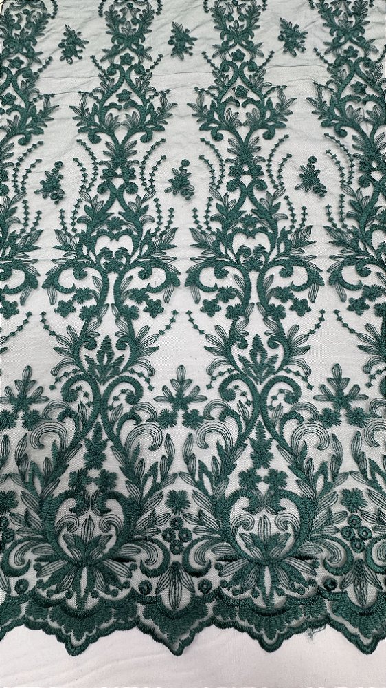 Tule bordado arabescos,cor verde  largura 130 cm composição 100% Poliéster