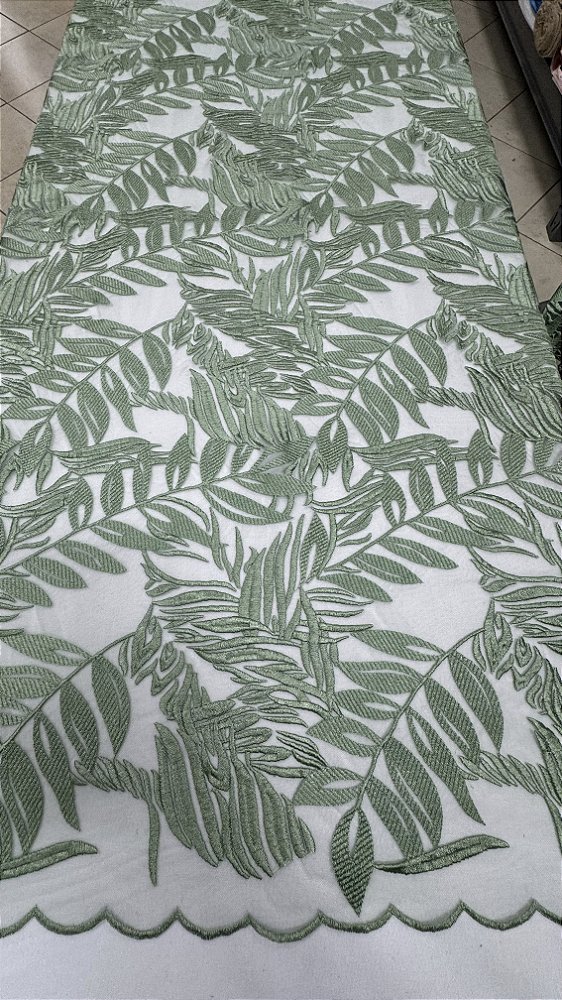 Tule galhos e folhas,cor verde  largura 130 cm composição 100% Poliéster