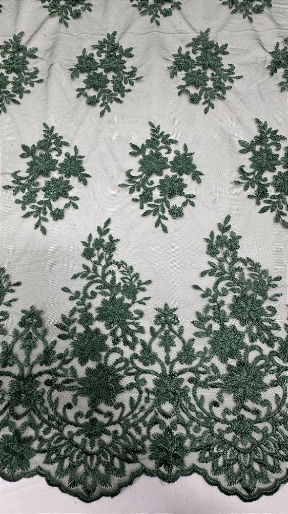 Tule bordado floral,cor verde  largura 130 cm composição 100% Poliéster