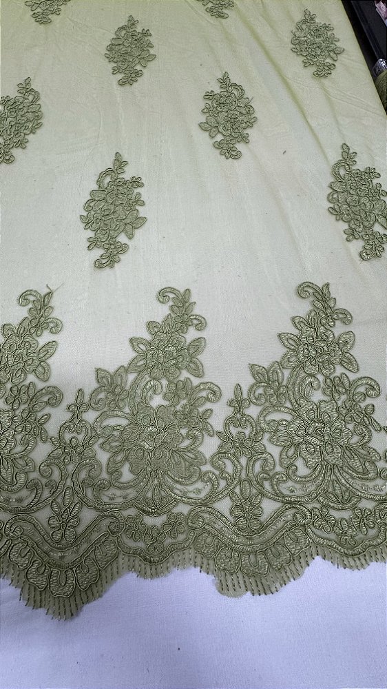 Tule  bordado sem pedrarias,cor verde largura 130 cm composição 100% Poliéster