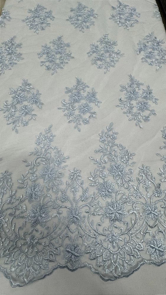 Tule  bordado sem pedrarias,cor azul largura 130 cm composição 100% Poliéster