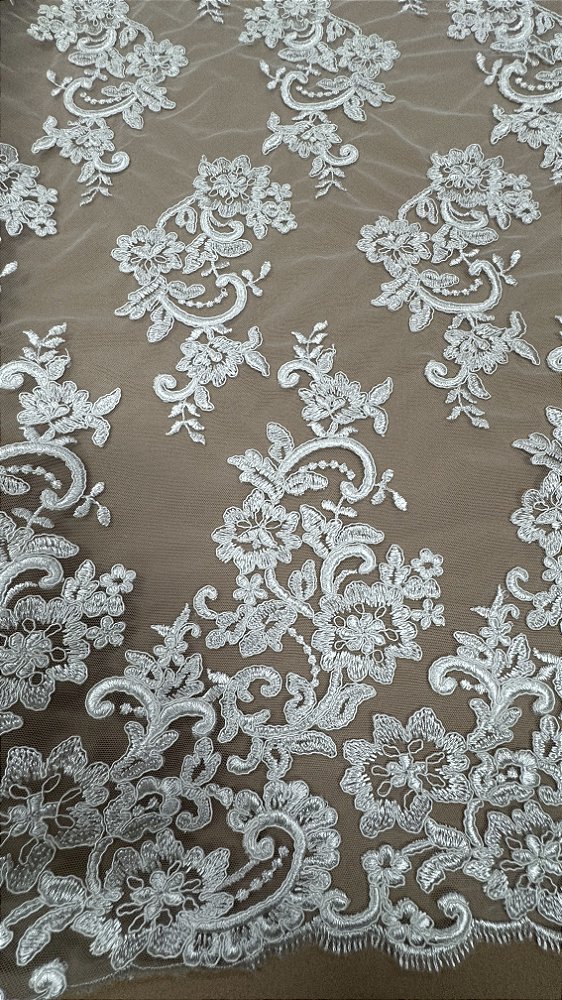 Tule bordado sem pedrarias,off white largura 140 cm 100% Poliamida.