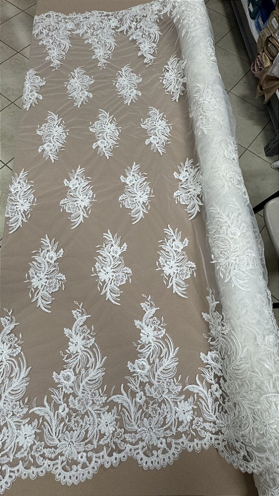 Tule bordado sem pedrarias,off white largura 140 cm 100% Poliamida.