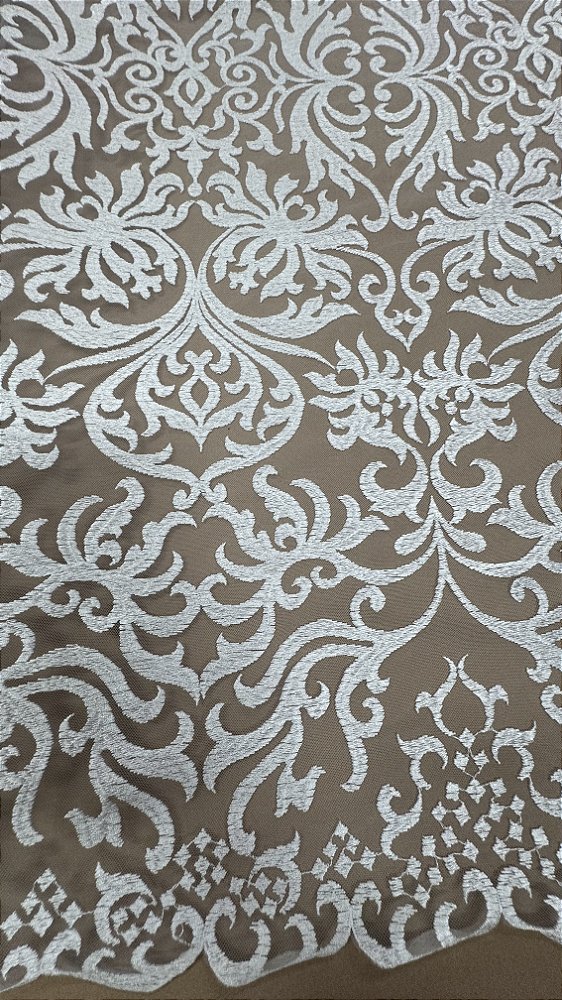 Tule bordado arabescos sem pedrarias,branco largura 140 cm 100% Poliéster.