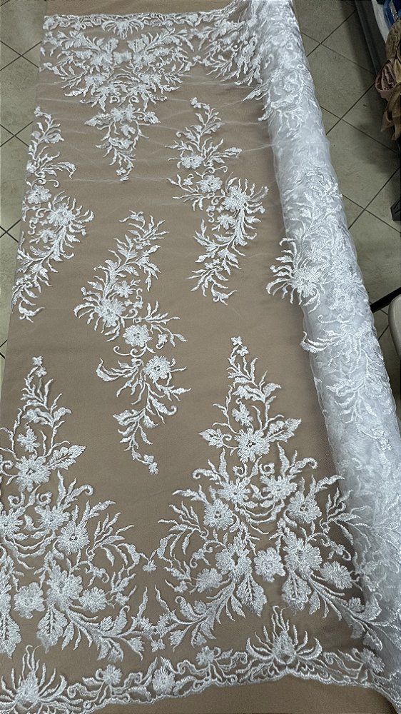 Tule bordado,branco largura 140 cm 100% Poliéster.