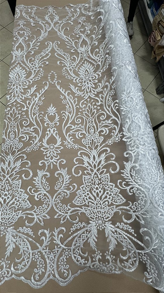 Tule bordado sem pedrarias,branco largura 140 cm 100% Poliéster.