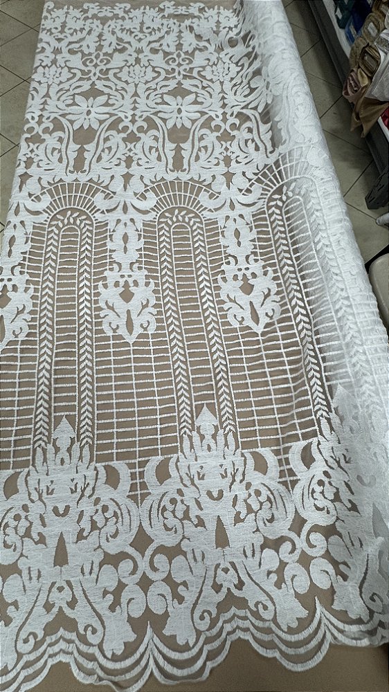 Tule bordado sem pedrarias,branco largura 140 cm 100% Poliéster.