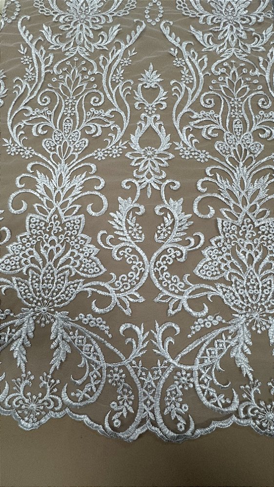 Tule bordado sem pedrarias,branco largura 140 cm 100% Poliéster.
