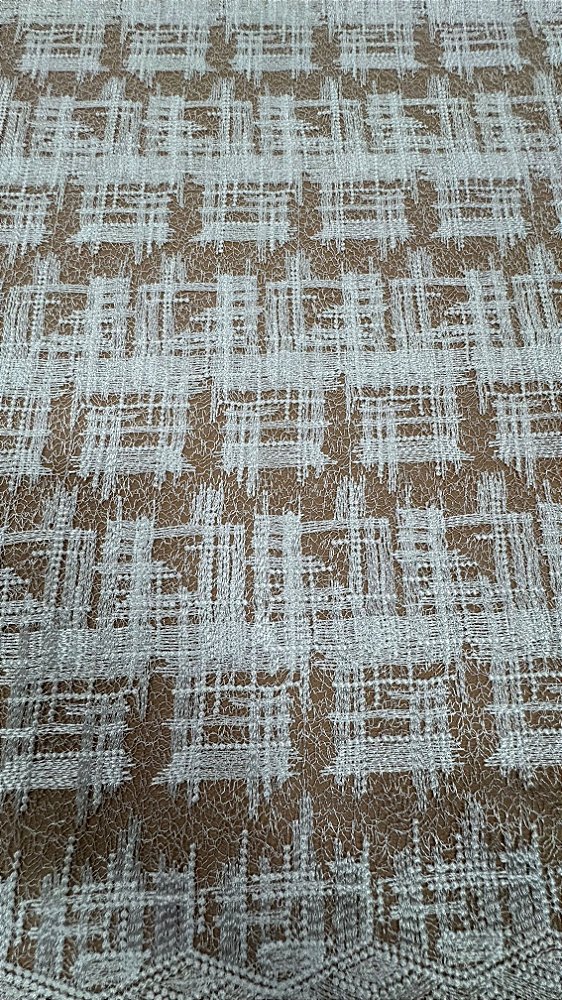 Tela bordada sem pedrarias,off white 130 cm 100% Poliamida.