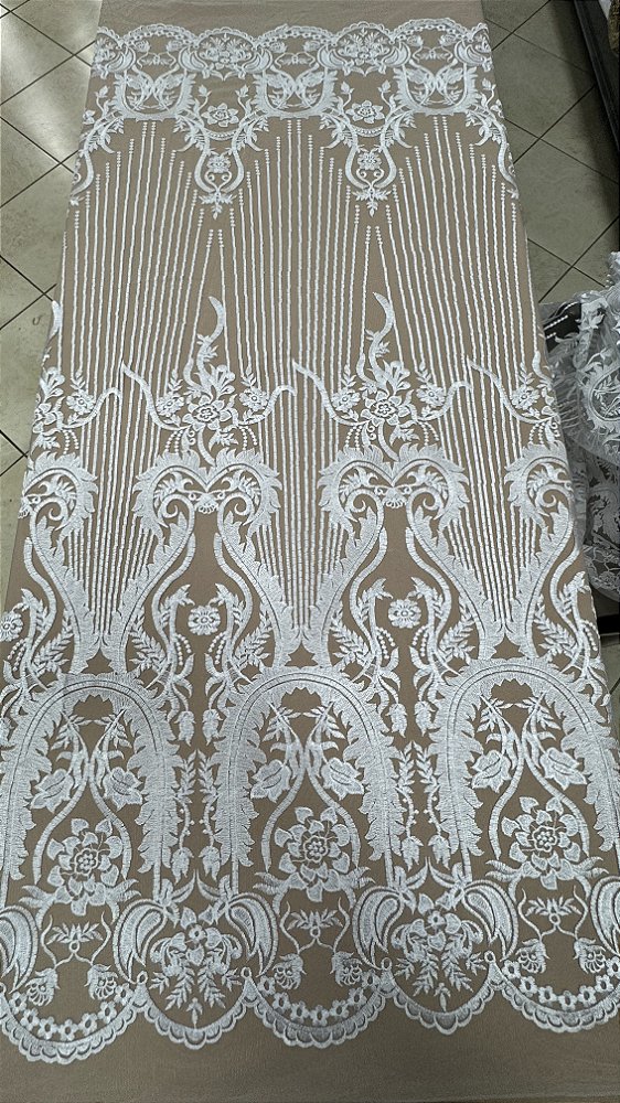Tule bordado sem pedrarias,branco 140 cm 100% Poliamida.
