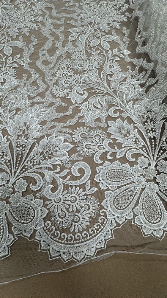 Tule Bordado barrado com Pedrarias,off white largura 130 cm composição 100% Poliamida.
