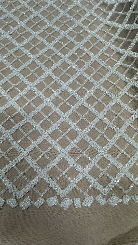 Tule Bordado barrado com Pedrarias,off white largura 130 cm composição 100% Poliamida.