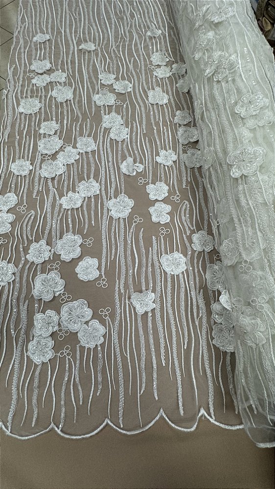 Tule Bordado 3d com Pedrarias,off white largura 130 cm composição 100% Poliamida.