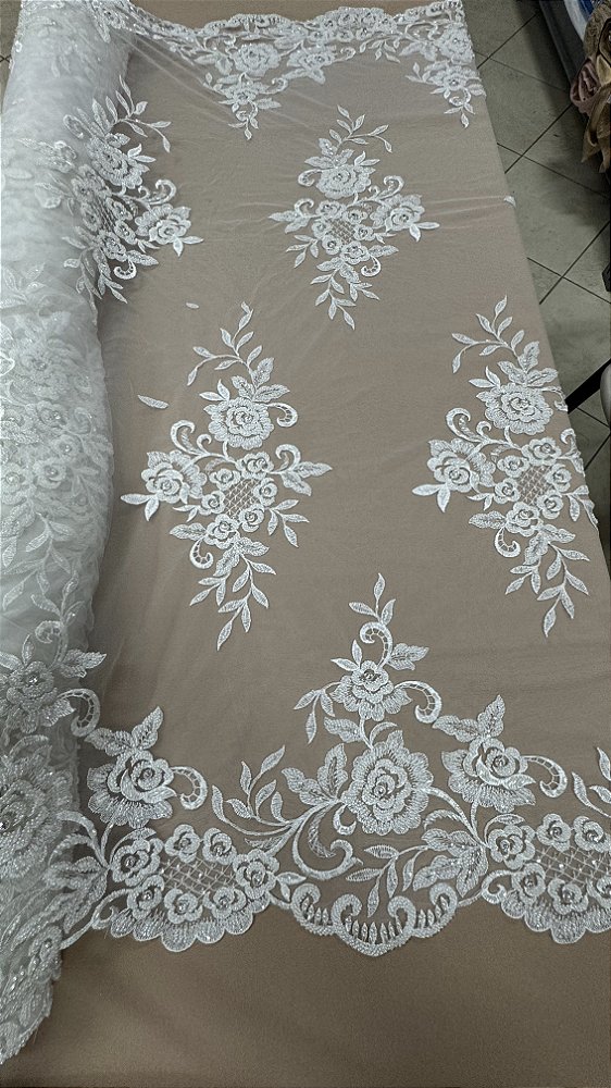 Tule Bordado com Pedrarias,off white largura 130 cm composição 100% Poliamida.