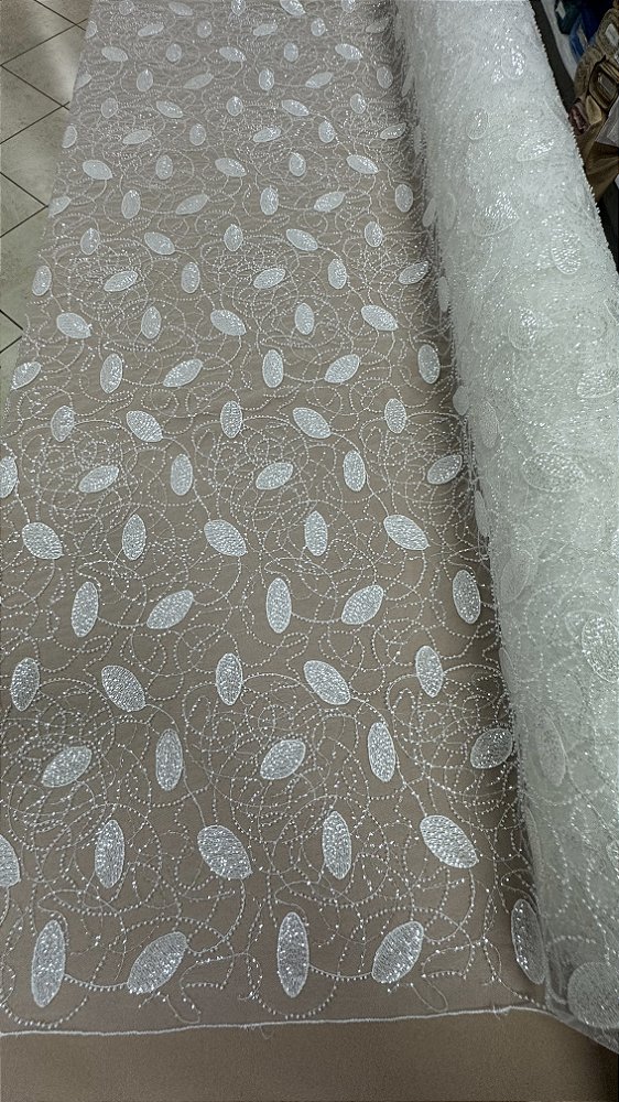Tule Bordado com Pedrarias,off white largura 130 cm composição 100% Poliamida.
