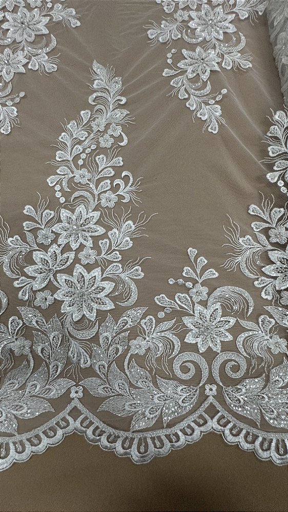 Tule Bordado com Pedrarias,off white largura 130 cm composição 100% Poliamida.