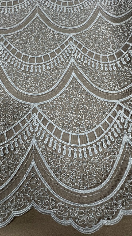 Tule Bordado com Pedrarias,off white largura 130 cm composição 100% Poliamida.