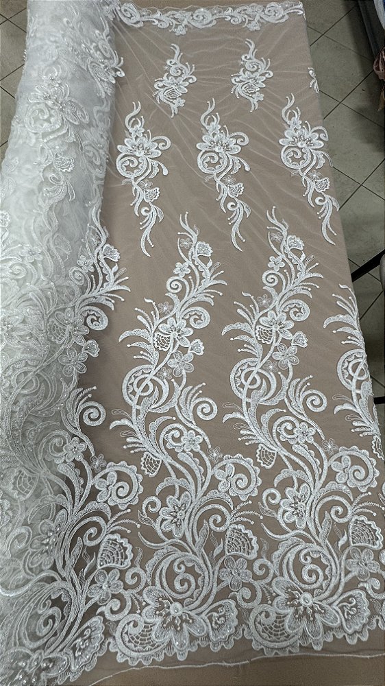Tule Bordado barrado com Pedrarias,off white largura 130 cm composição 100% Poliamida.