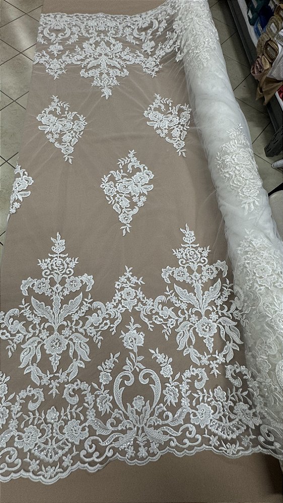 Tule Bordado barrado com Pedrarias,off white largura 130 cm composição 100% Poliamida.
