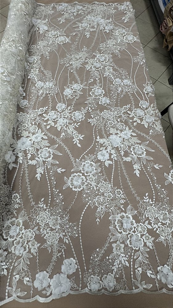 Tule Bordado barrado 3d com Pedrarias,off white largura 130 cm composição 100% Poliamida.