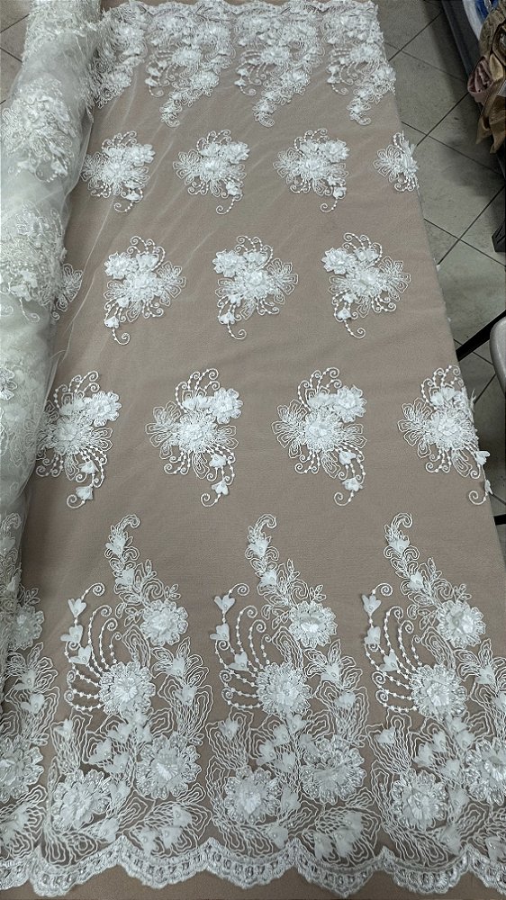 Tule Bordado 3d com Pedrarias,off white largura 130 cm composição 100% Poliamida.