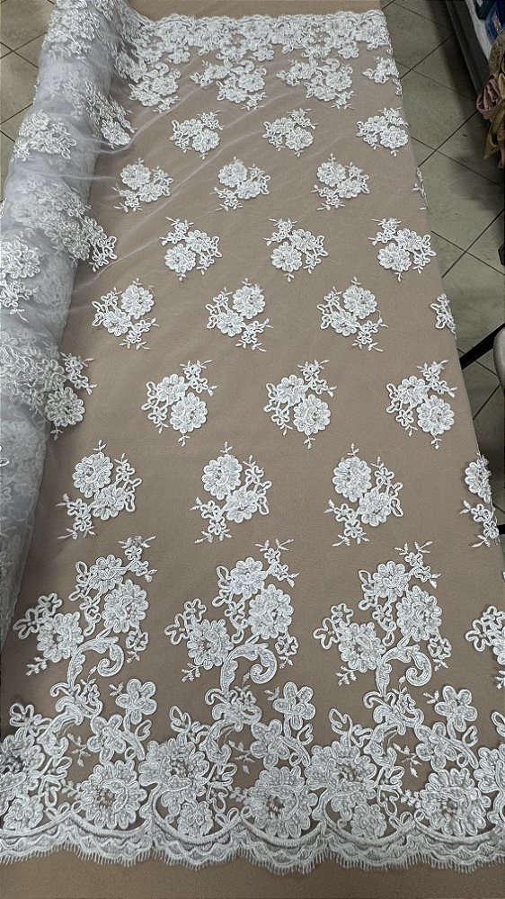 Tule bordado com pérolas,off white composição 100% Poliéster largura 130 cm.