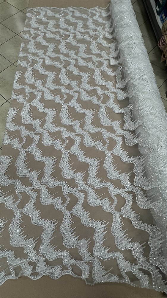 Tule bordado Branco com pedrarias, 130 cm 100% Poliéster,largura 130 cm 100% POLIÉSTER.