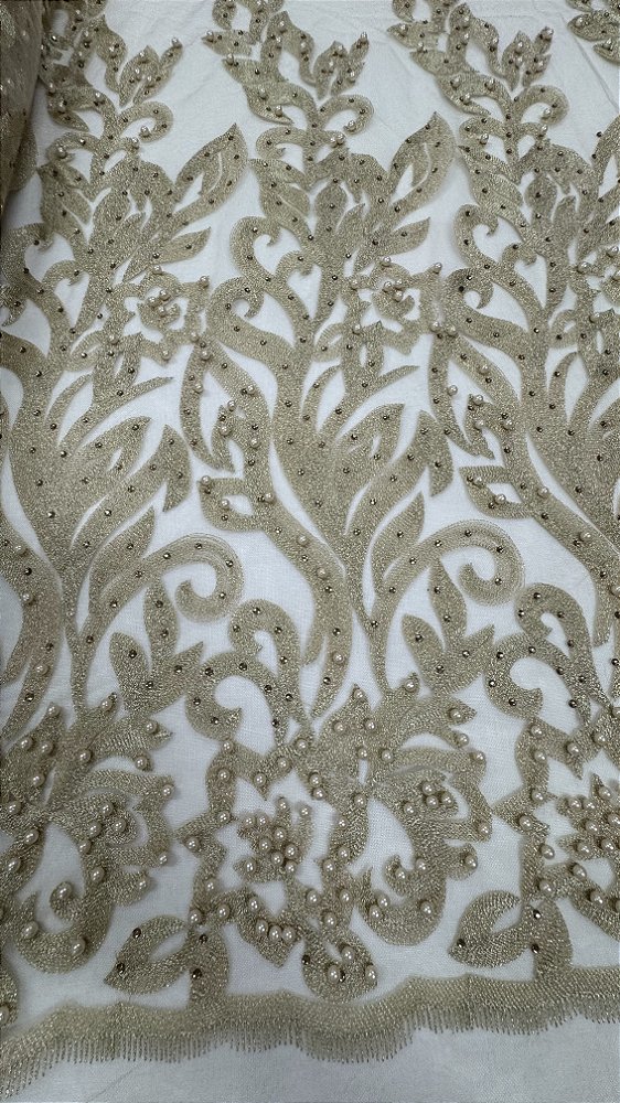 Tule bordado com pérolas dourado,largura 130 cm composição 100% Poliamida.