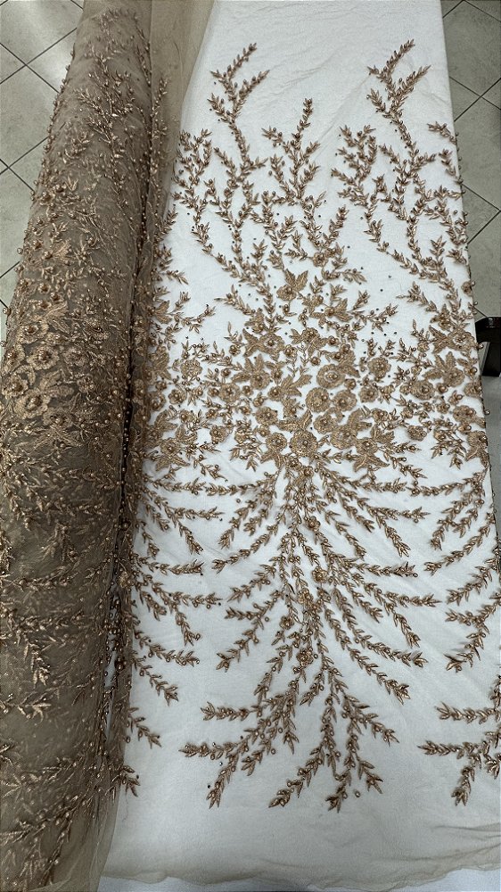 Tule bordado com pedrarias cobre,largura 130 cm composição 100% Poliamida.