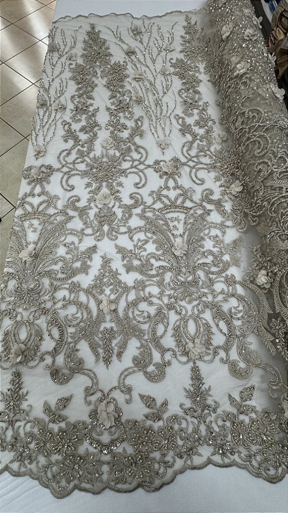 Tule bordado 3d com pedrarias nude,largura 130 cm composição 100% Poliéster.