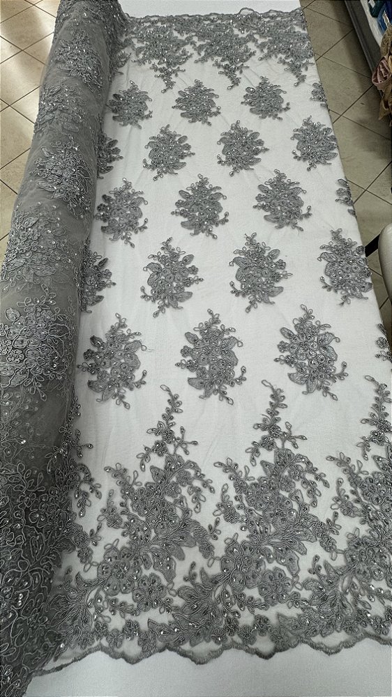 Tule Bordado com Pedrarias,prata largura 130 cm composição 100% Poliamida.
