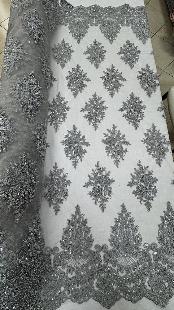 Tule Bordado com Pedrarias,prata largura 130 cm composição 100% Poliamida.