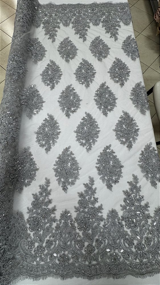 Tule Bordado com Pedrarias,prata largura 130 cm composição 100% Poliamida.