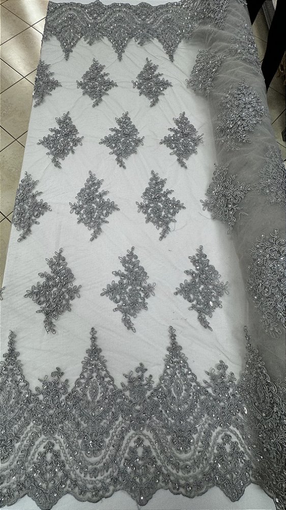 Tule Bordado com Pedrarias,prata largura 130 cm composição 100% Poliamida.