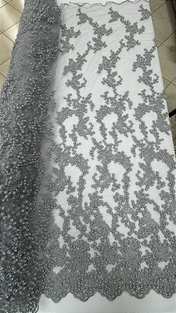 Tule Bordado com Pérolas,prata largura 130 cm composição 100% Poliamida.