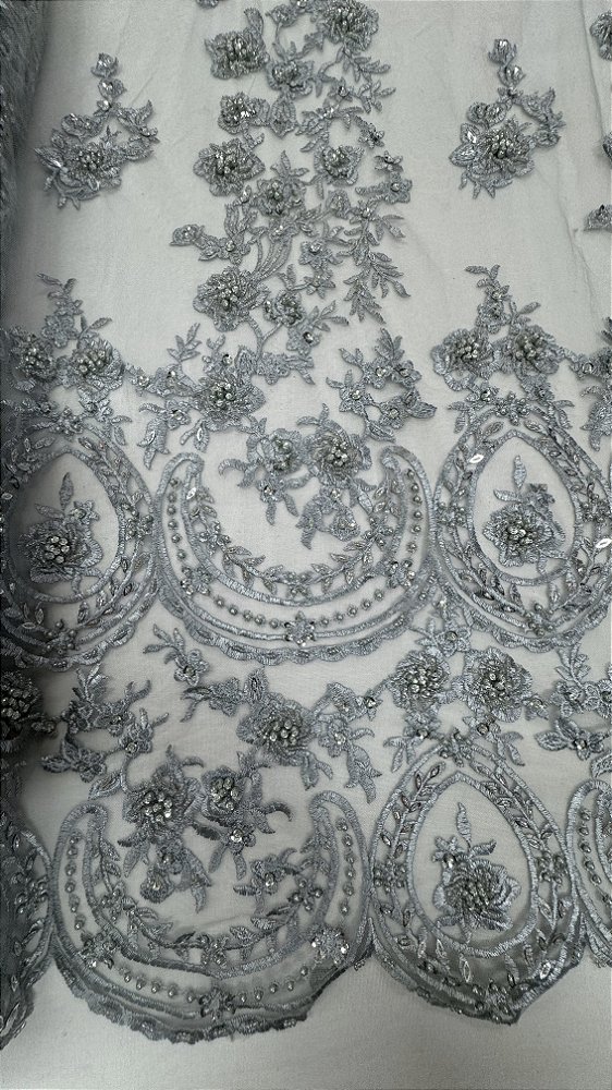 Tule Bordado 3d com Pedrarias,prata largura 130 cm composição 100% Poliamida.